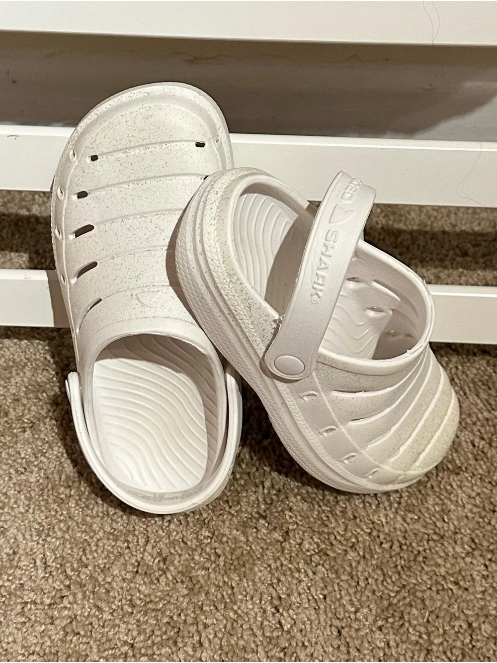 Skechers girls’ white